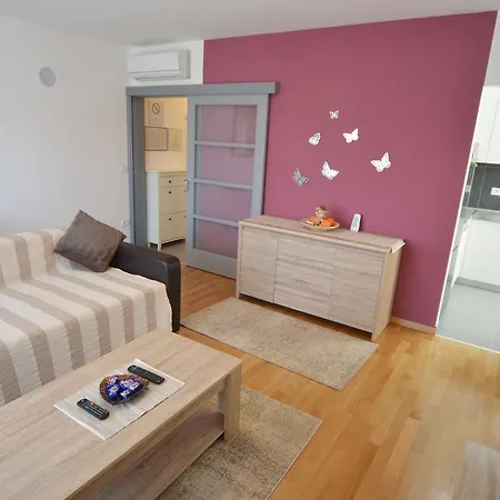 Apartamento Dina 52 *