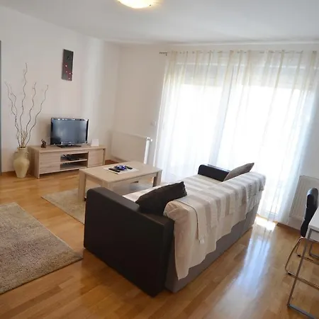 Dina 52 * Ровинь