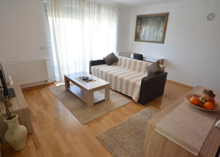 Dina 52 * Rovinj